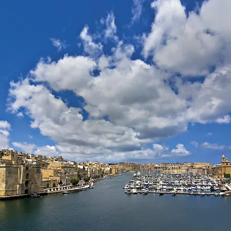 Blue Harbour Seafront 3 Bedroom Apartment, With Spectacular Sea Views From Terrace - By Getawaysmalta 세인트폴스베이