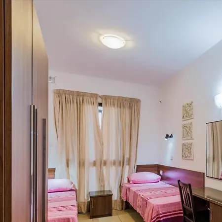 아파트 Blue Harbour Seafront 3 Bedroom Apartment, With Spectacular Sea Views From Terrace - By Getawaysmalta