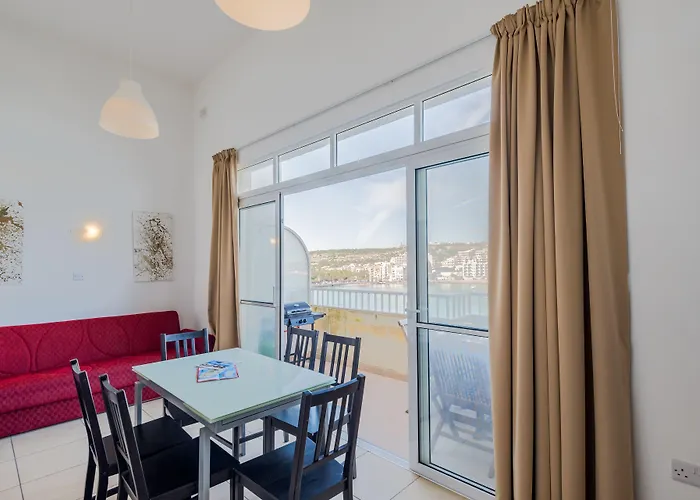 Blue Harbour Seafront 3 Bedroom Apartment, With Spectacular Sea Views From Terrace - By Getawaysmalta Appartamento *