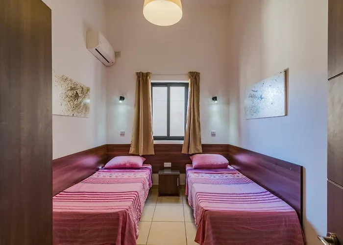 Blue Harbour Seafront 3 Bedroom Apartment, With Spectacular Sea Views From Terrace - By Getawaysmalta Appartamento *