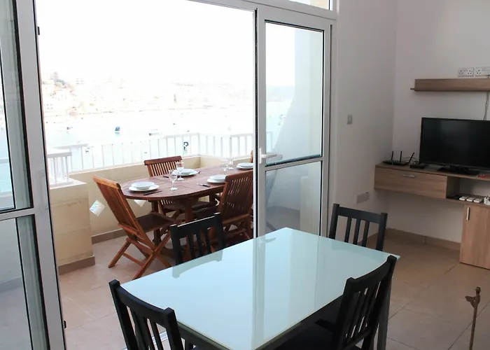Blue Harbour Seafront 3 Bedroom Apartment, With Spectacular Sea Views From Terrace - By Getawaysmalta Appartamento *