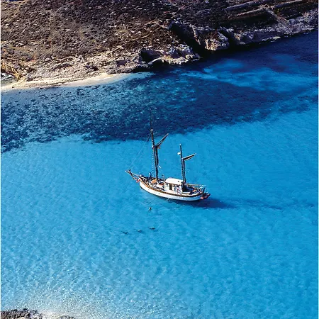 Blue Harbour Seafront 3 Bedroom Apartment, With Spectacular Sea Views From Terrace - By Getawaysmalta Apartamento