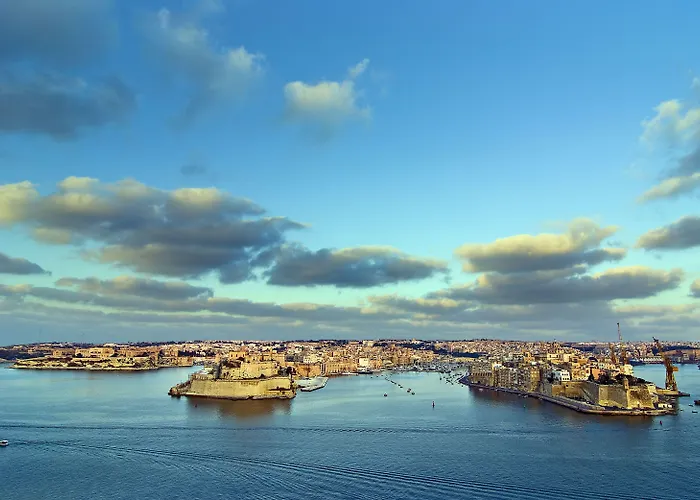 Blue Harbour Seafront 3 Bedroom Apartment, With Spectacular Sea Views From Terrace - By Getawaysmalta * 세인트폴스베이